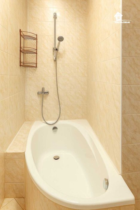 Київ. Будинок 280 кв. Ділянка 15 соток, до 15 осіб.