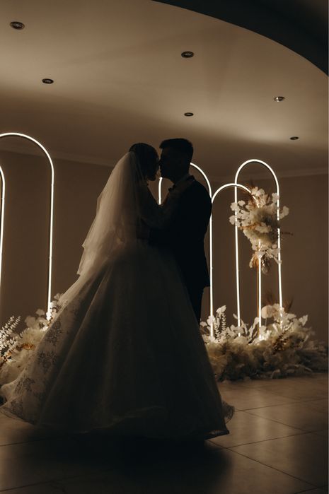Розкішна весільна сукня /Оренда Princess / Corset Lace Ball Gown / Luxury Bridal