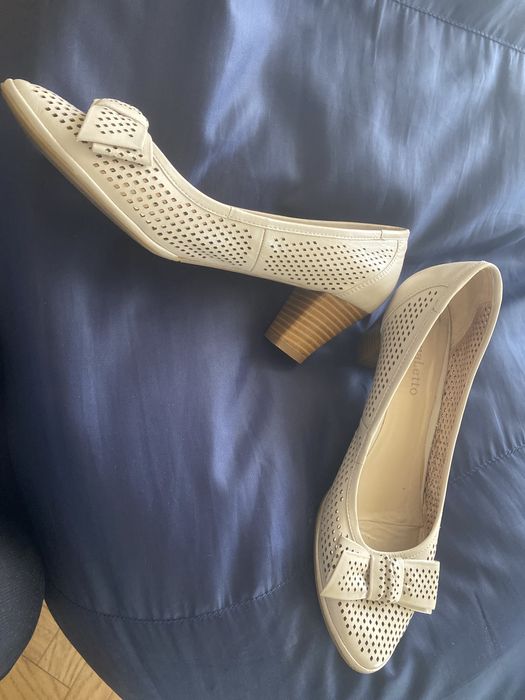 Продам женские туфли