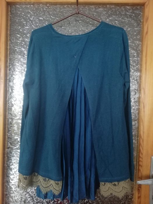 Sweter szmaragdowy rozm. L z koronką