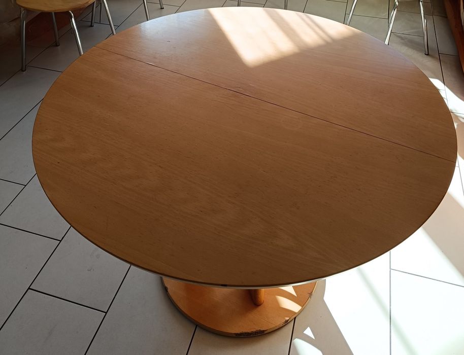 duży okrągły stół rozsuwany