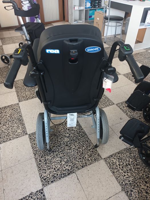 Cadeira rea clematis Invacare nova