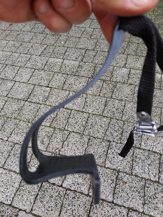 Noski na pedały z paskami