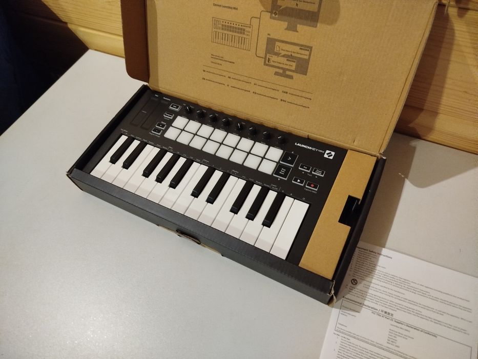 Міді клавіатура Novation L auchkey  Mini MK3