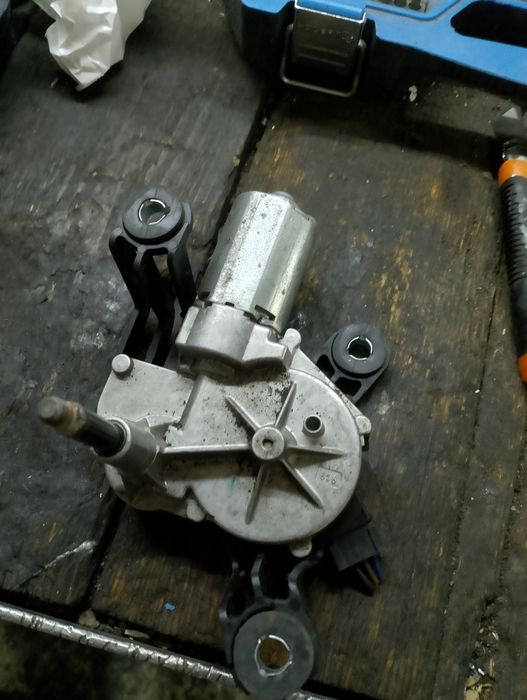 Mechanizm wycieraczki tyl opel Vectra c signum