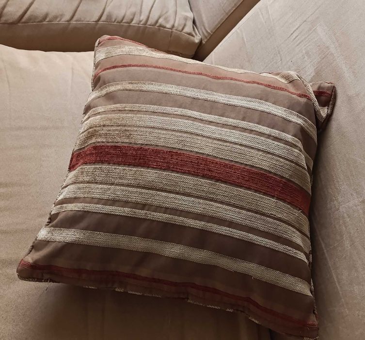 Almofada decorativa, em tecido  luxuoso TNT lavável, Ultrasuede