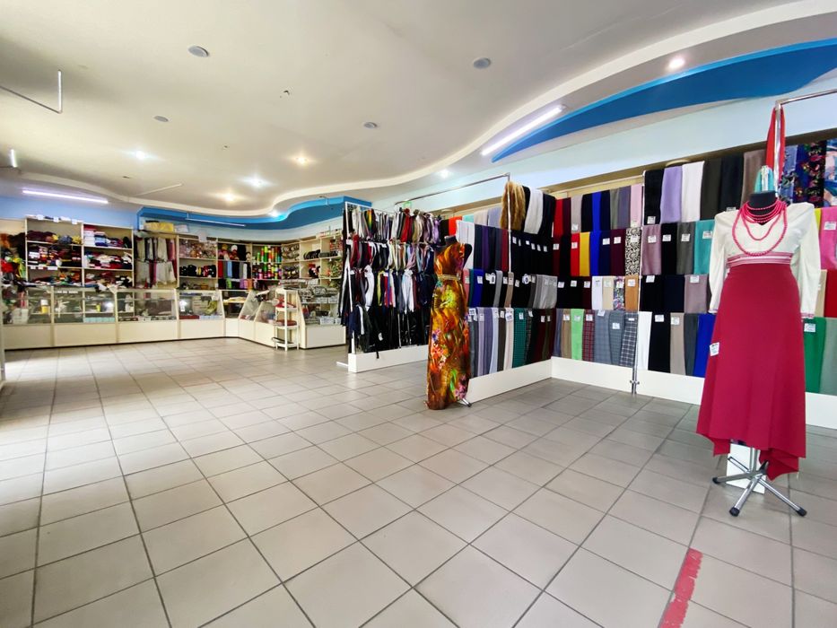 Комерційне приміщення на фасаді вул. Шкільна. Малий ринок.