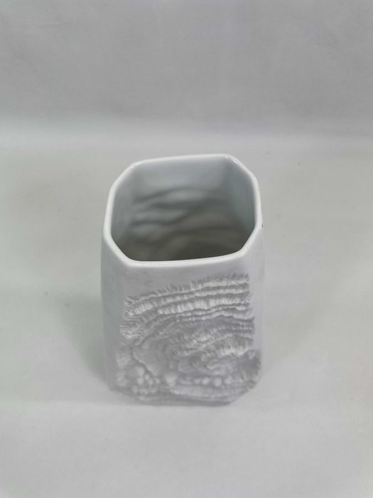 Biały wazon z porcelany Biskwitowanej Kaiser
