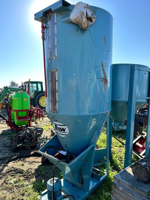 Mieszalnik śrutownik bijakowy walcowy dmuchawa do ziarna wom kukurydzy