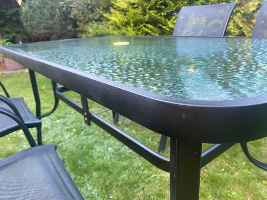 Stół szklany hartowany malowany proszkowo 140x80 cm + 4 krzesła – STAN BDB, Aluminium