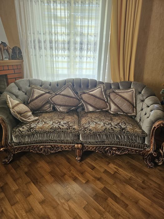 Диван та два крісла