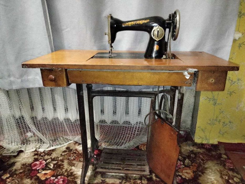Швейна машинка ПМЗ ім. Калініна СССР ножна: 300 грн. - Швейные