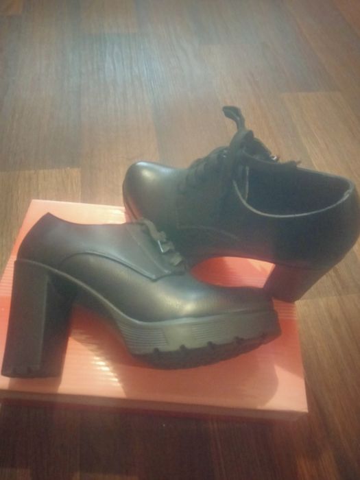 Туфлі|Чоботи жіночі