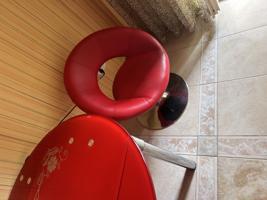 Раскладной кухонный стол и 2 кресла