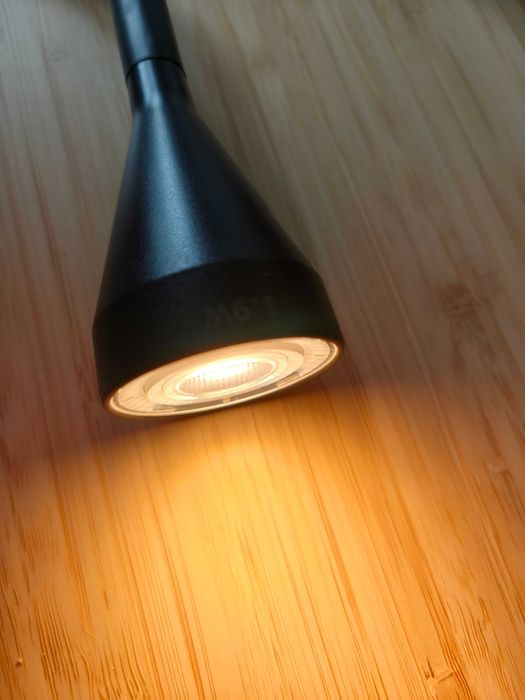 Zestaw 2 lampek IKEA NÄVLINGE z klamrą / uchwytem do ściany