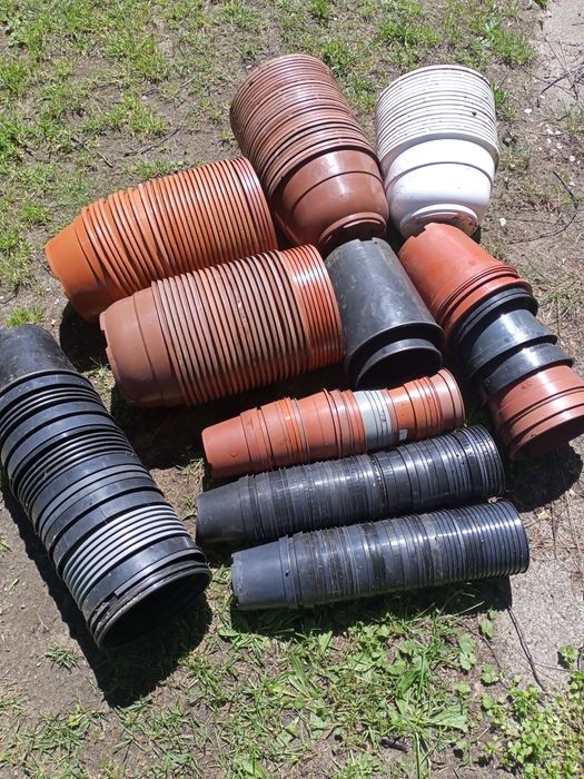 Plastikowe doniczki