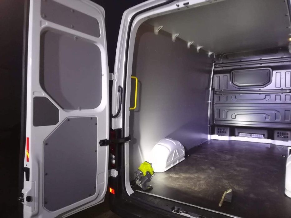 VW Crafter L4H3 Kompleksowe zabudowy samochodów dostawczych