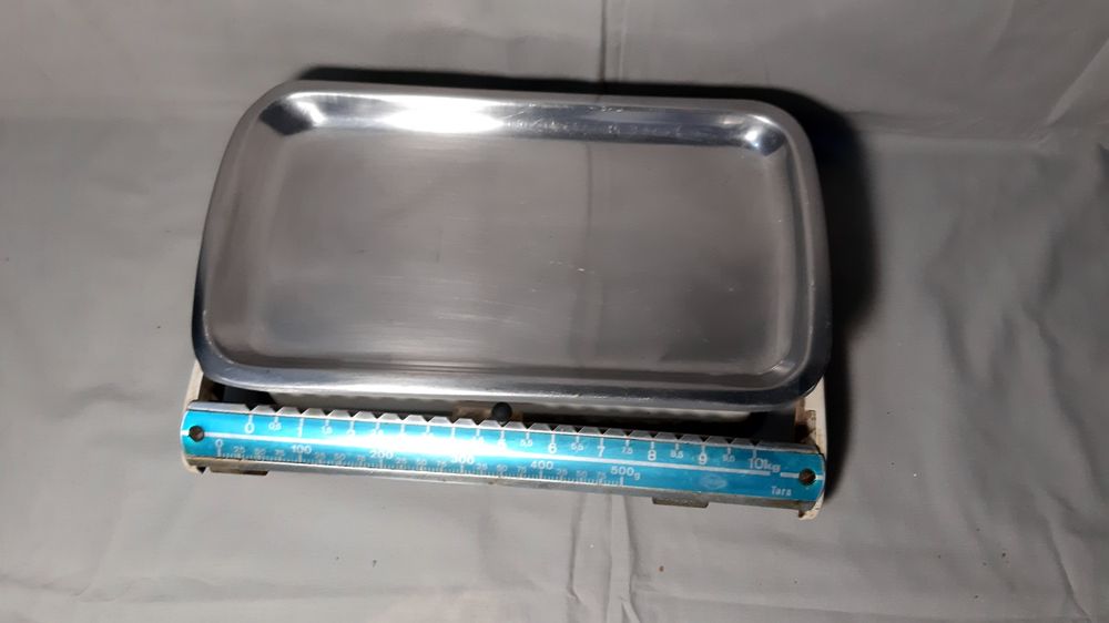 Balança vintage a funcionar