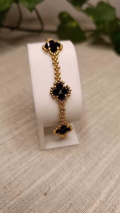 Pulseira Artesanal Trevo da Sorte - Miçangas Pretas e Ouro