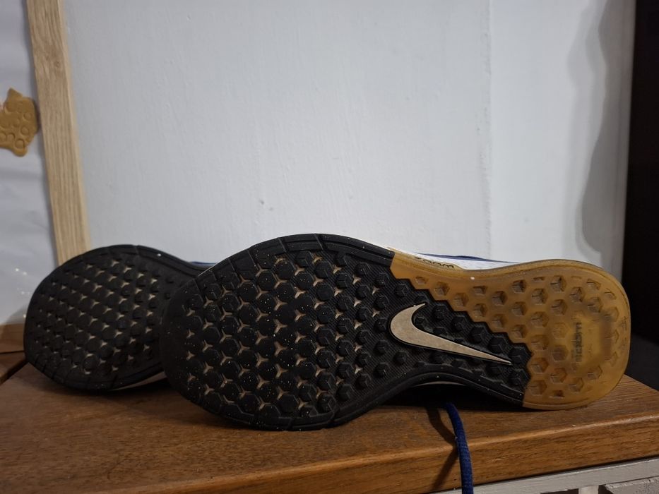 Męskie halówki Nike r 40 .