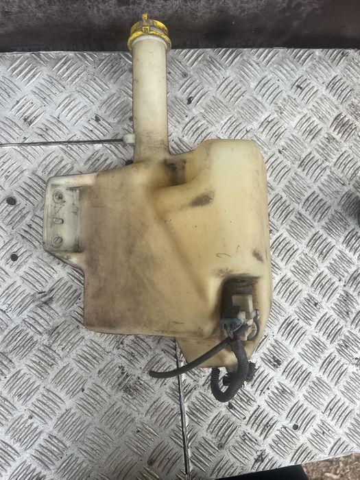 Бачок омывателя Додж страсус dodge stratus 95год