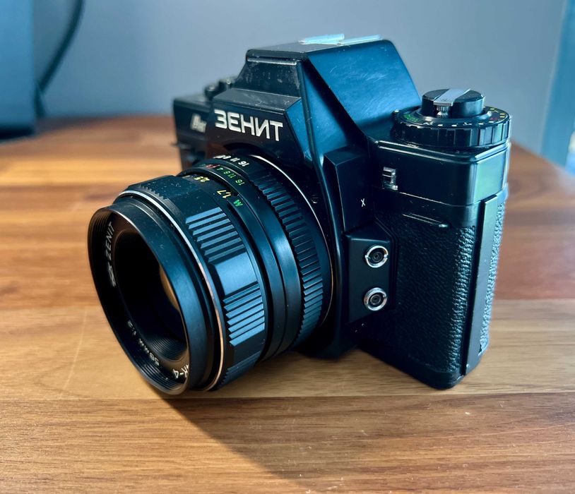 Maquina fotografia Zenith Reflex + lente Vintage