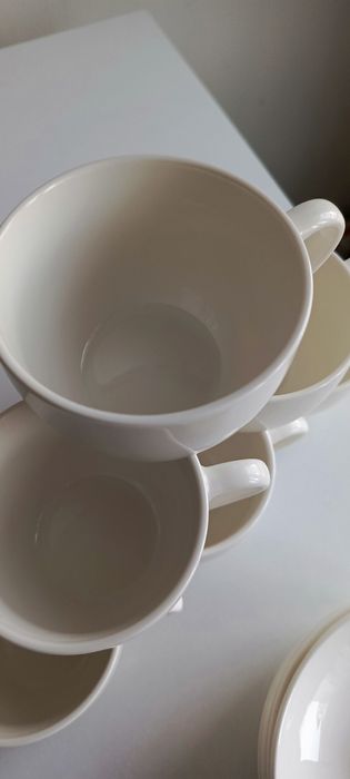 Piękne fiiliżanki za spodkami ecri