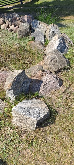 Kamienie,głazy wielkie-cena za calość