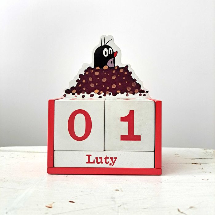 Krecik drewniany kalendarz na biurko