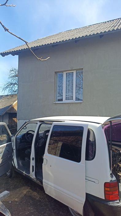 Nissan venete 2000рік