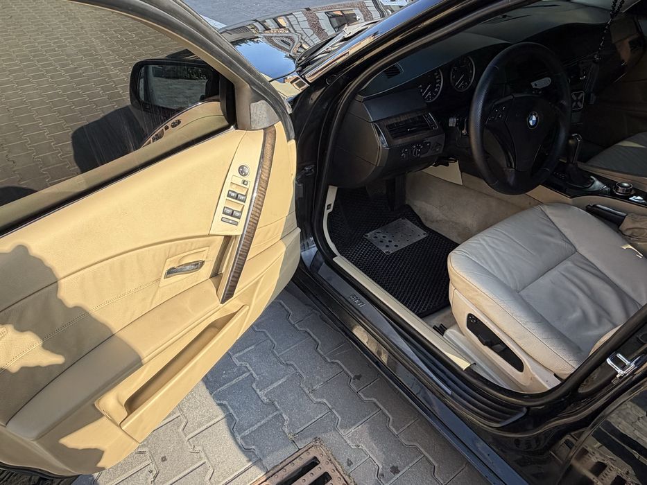 BMW E60 2.5 газ/бенз 2005 автомат