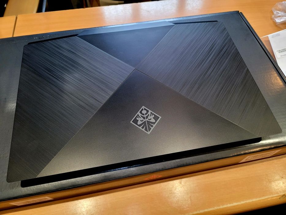 Laptop gamingowy HP OMEN 17-cb0000nw i7 / 16GB / SSD512 / RTX 2060 6GB 17"