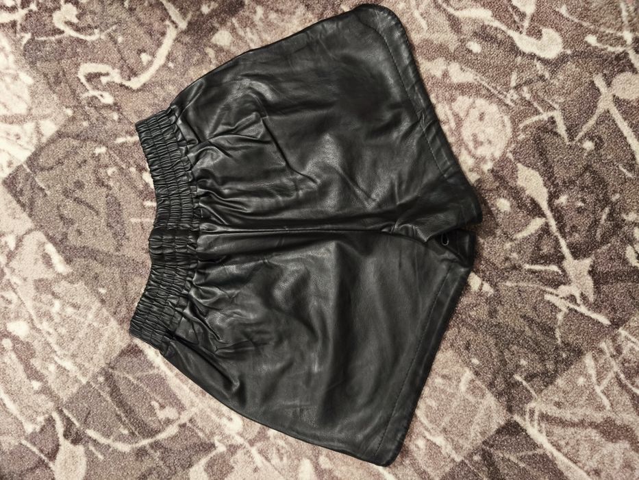 Продаются шорты чёрные зимние из эко-кожа
