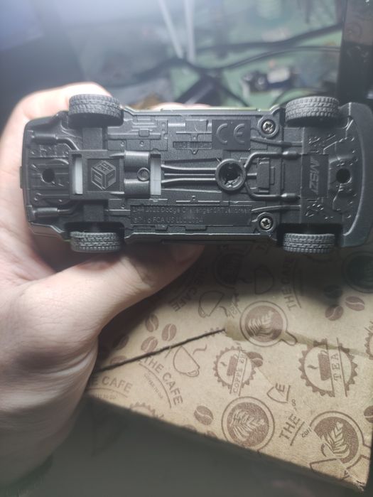 Продам модельку Dodge Challenger SRT 1:44