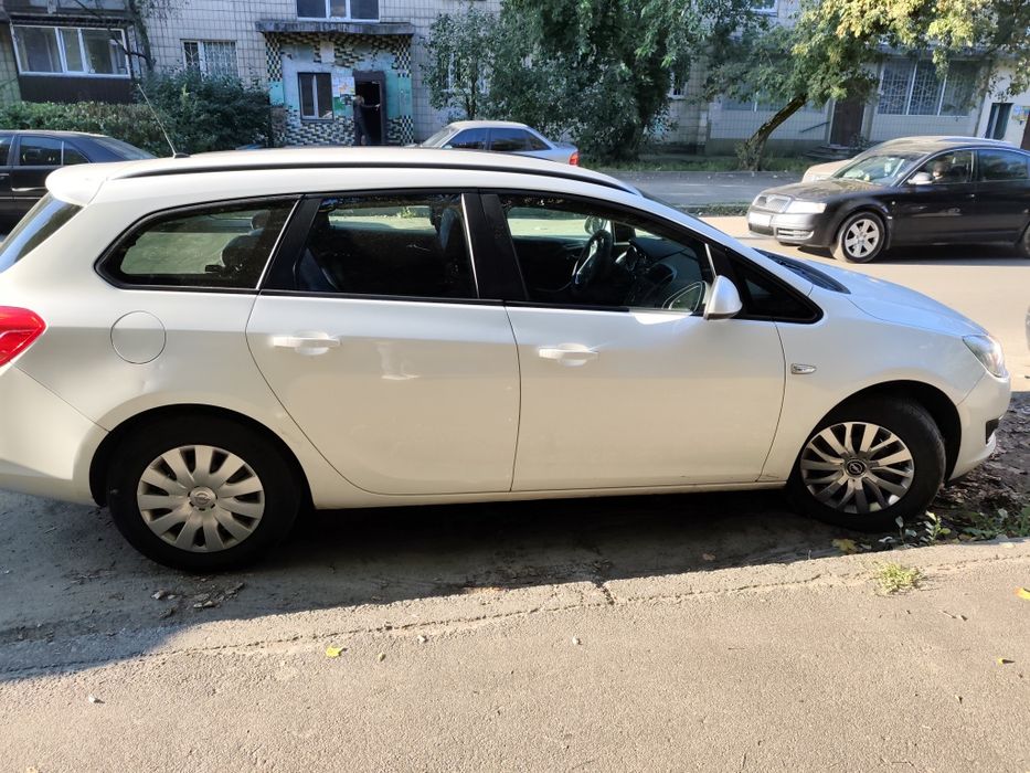 продам Опель астра J 2014 року