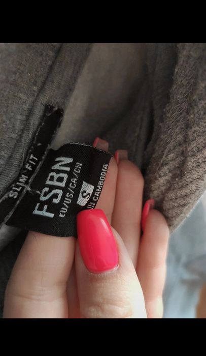 Bluza szara z długim rękawem i kapturem