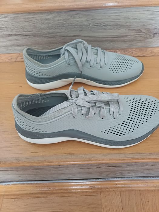 Lekkie wygodne męskie  buty sneakersy CROCS r.42. Stan bardzo dobry.