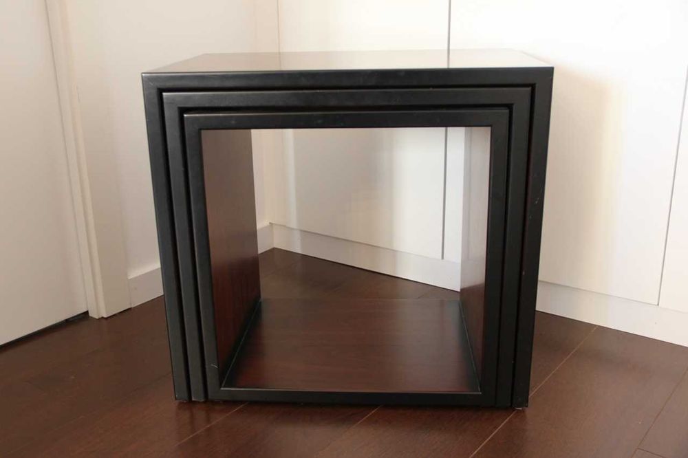 Conjunto de três mesas de apoio - Madeira maciça