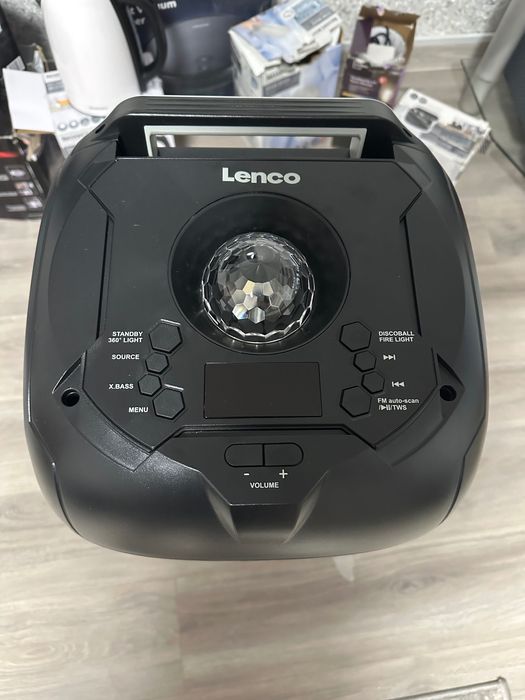 Lenco PA-360 — це акустична система для вечірок із диско-шаром