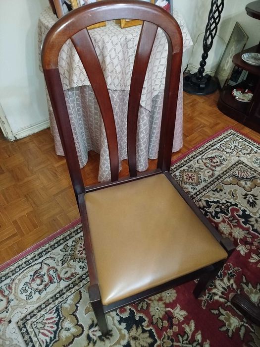 Sala de Jantar Completa em Madeira – Excelente Estado
