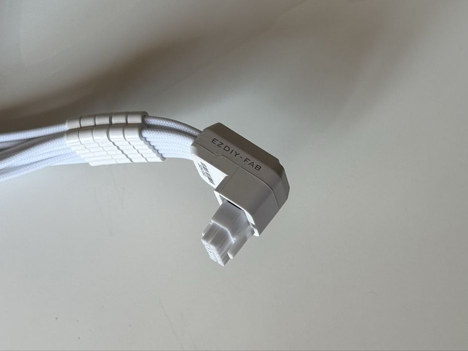 Przedłużacz kątowy EZDIY-FAB 90° 12VHPWR Biały