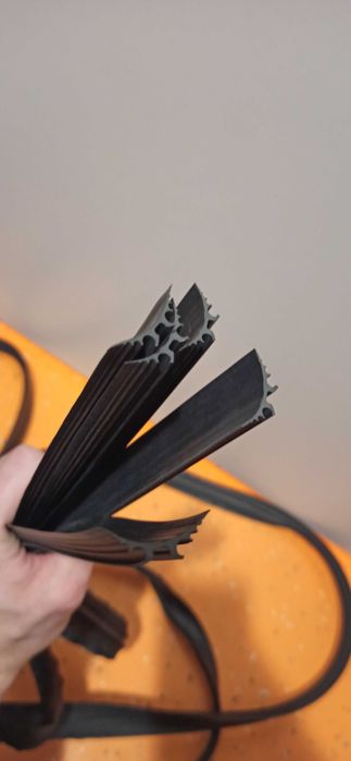 Listwy wyobleniowe do wykładziny pcv (5szt.-10mb)