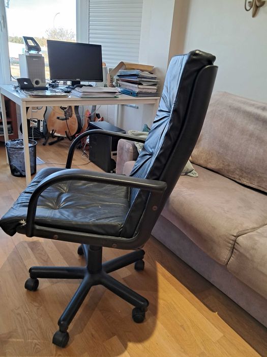 Cadeira de secretária (escritório)