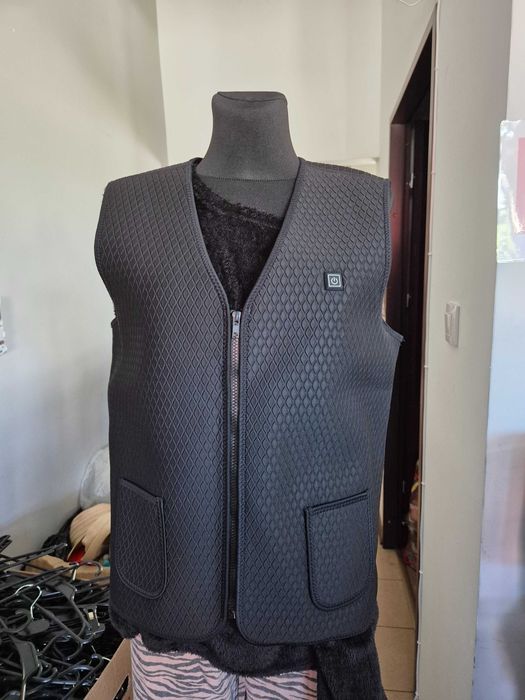 Bezrękawnik elektryczny podgrzewany na przycisk czarny z polarkiem