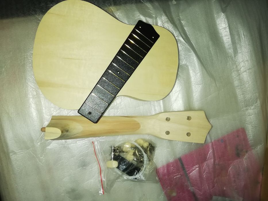 Kit de ukulele para personalizar e construir.