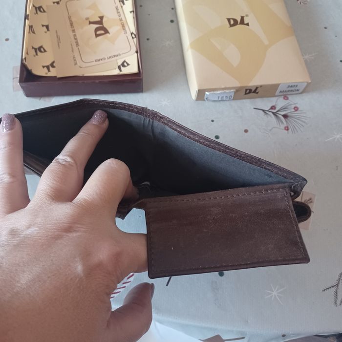 Carteira castanha em pele