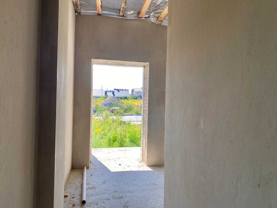 Будинок в престижному районі з гаражем Бармаки