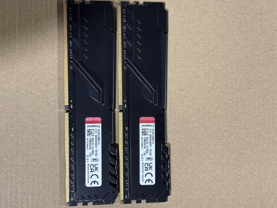 Лот з брендової оперативної памяті  з 13 штук обємом16/8 GB ddr4.