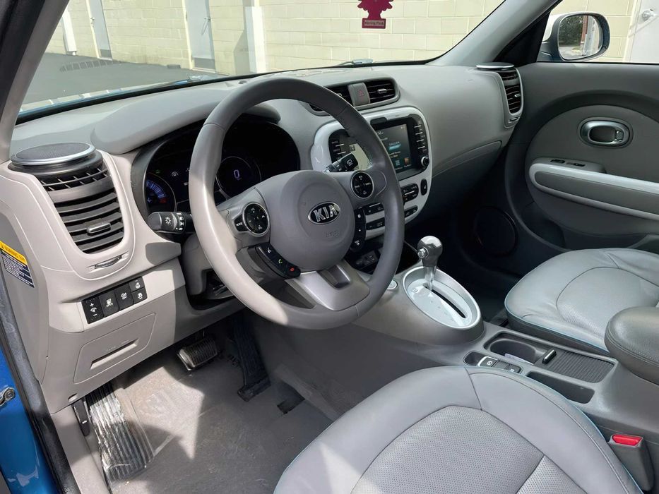 Kia Soul EV      2021