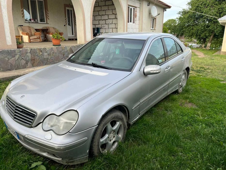 Автомобіль Мерседес w203